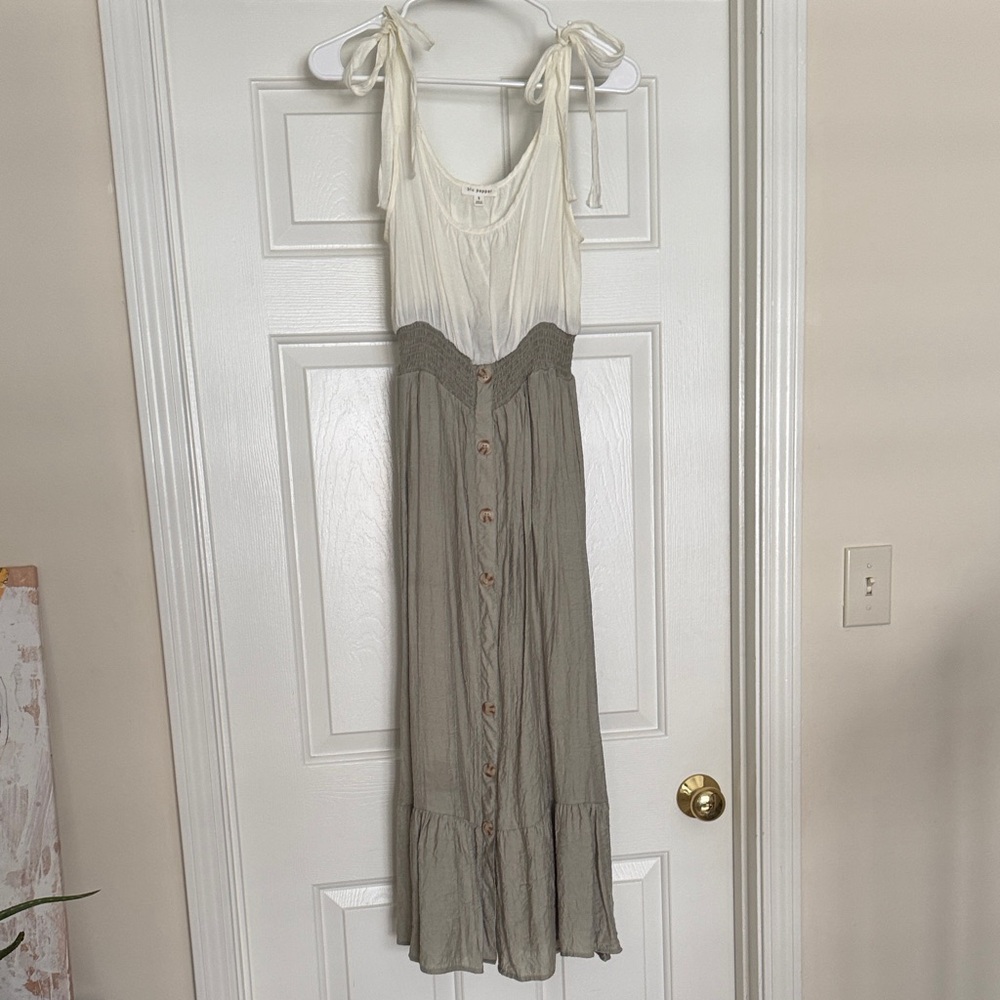 Blu Pepper Cream and Gray Midi Dress
